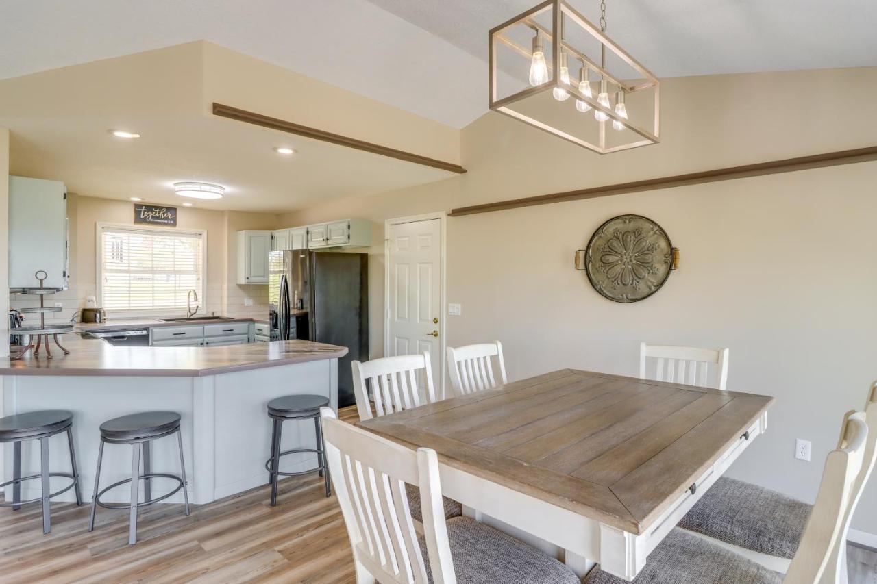 Charming Edgemont Home With Deck And Lake Views! Fairfield Bay Екстер'єр фото