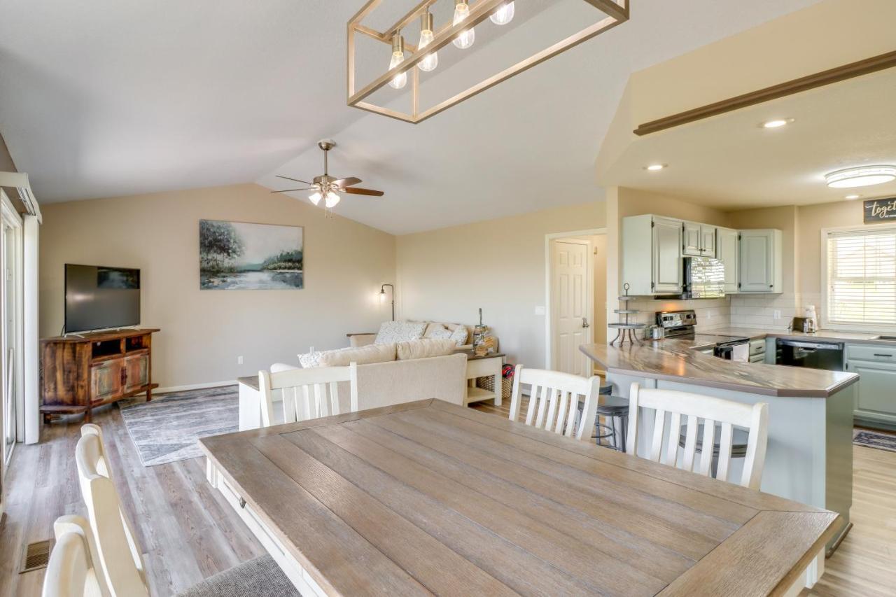 Charming Edgemont Home With Deck And Lake Views! Fairfield Bay Екстер'єр фото
