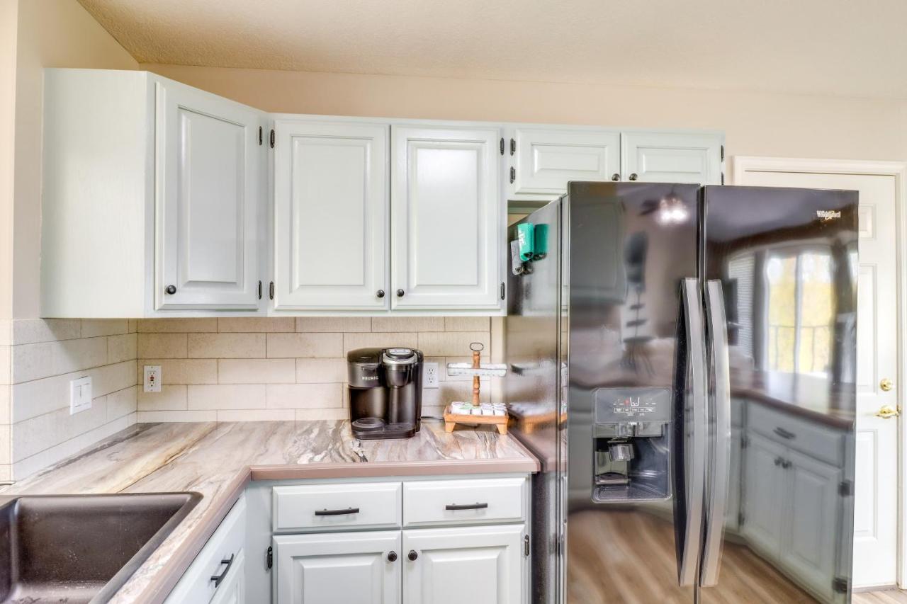 Charming Edgemont Home With Deck And Lake Views! Fairfield Bay Екстер'єр фото
